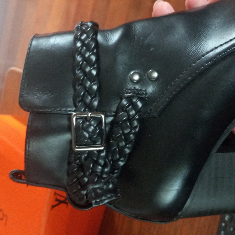 Boots - Picture 4 of 4
